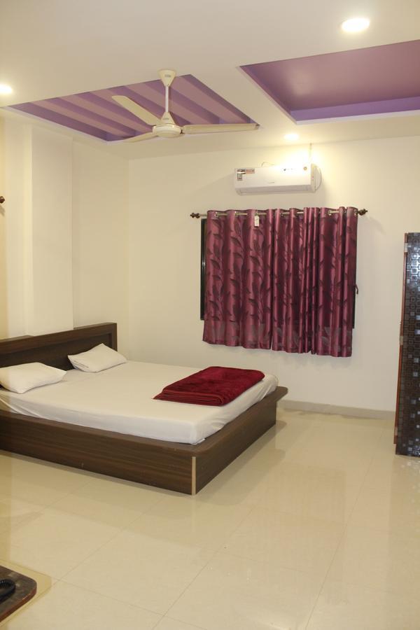 Hotel Radhika Inn Trimbak Exterior foto